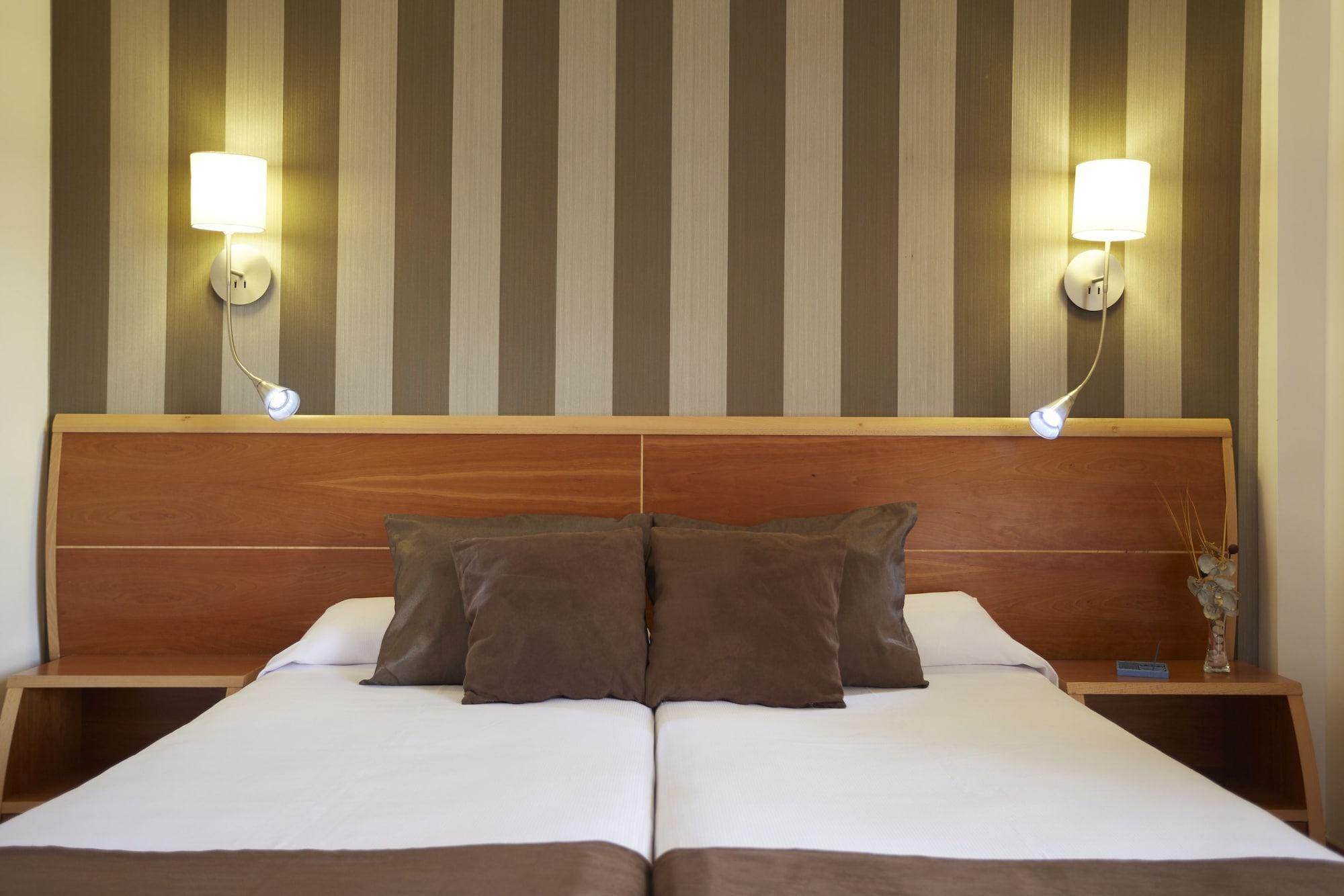 סנטה אאולריה דס ריו Invisa Hotel La Cala (Adults Only) מראה חיצוני תמונה