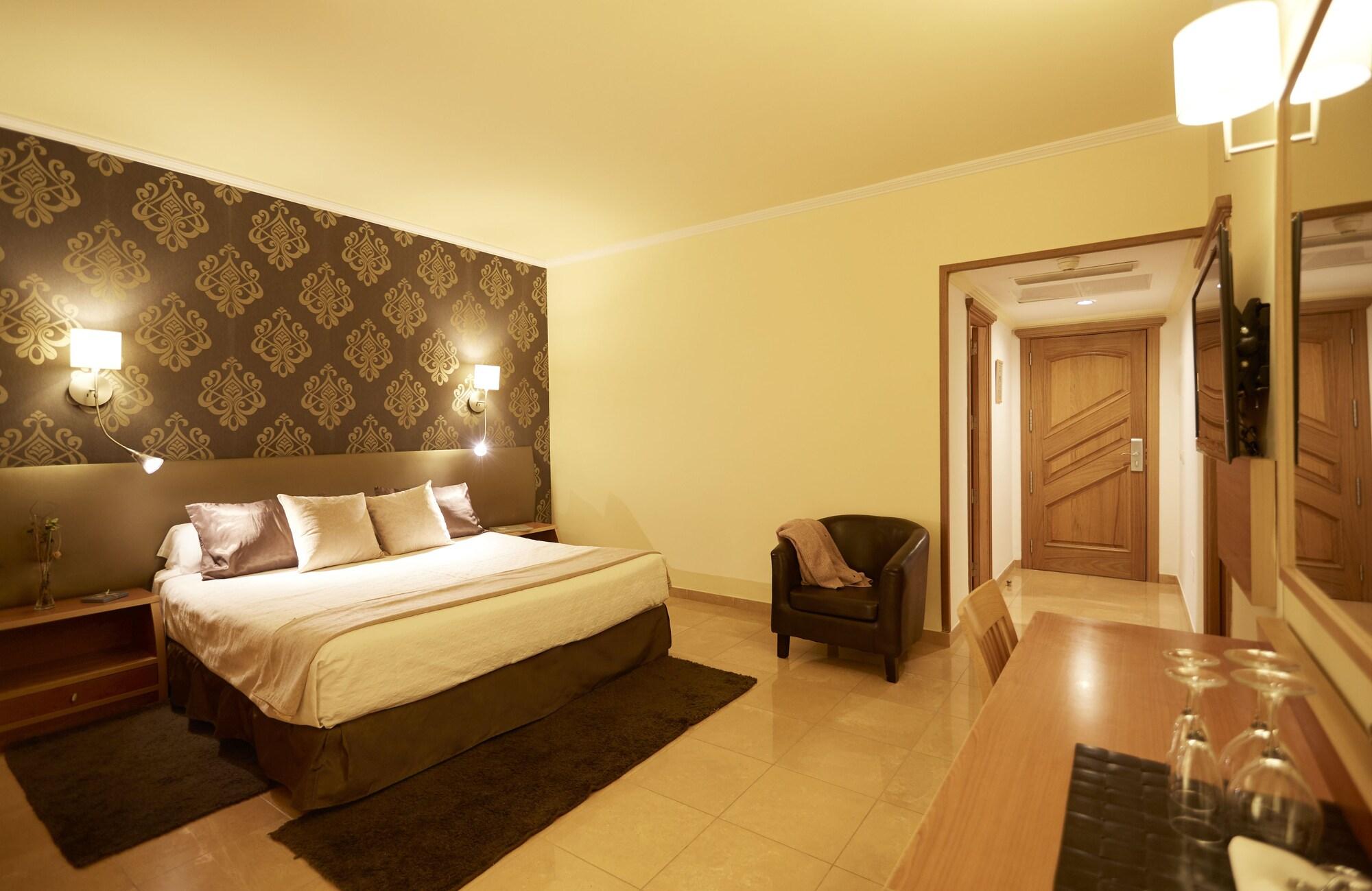 סנטה אאולריה דס ריו Invisa Hotel La Cala (Adults Only) מראה חיצוני תמונה